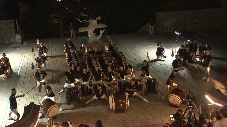 「鯱太鼓」は「据太鼓」の迫力ある演奏から始まる