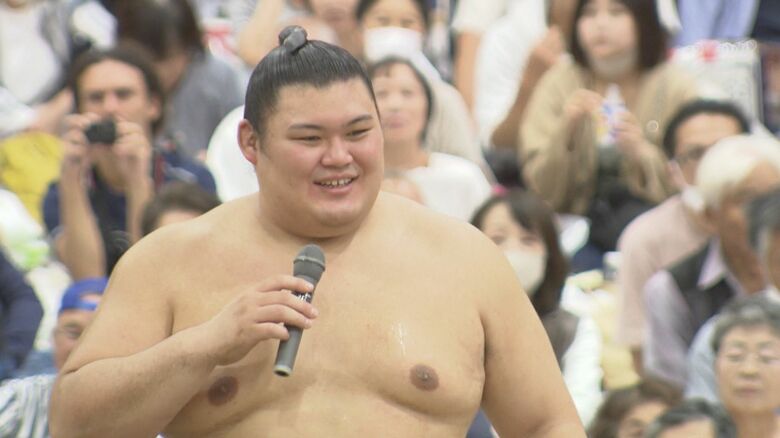 観客からの質問に答える大の里