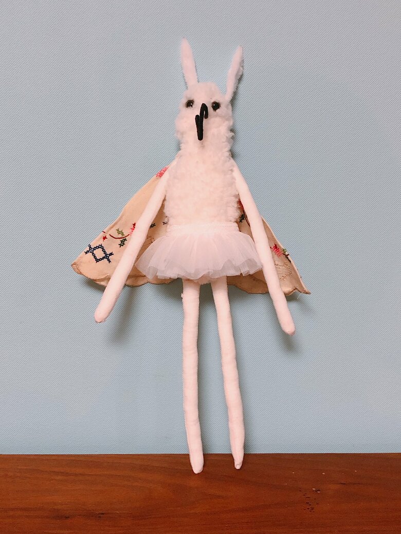 蛾人間の人形（提供：あるる工作会社さん）