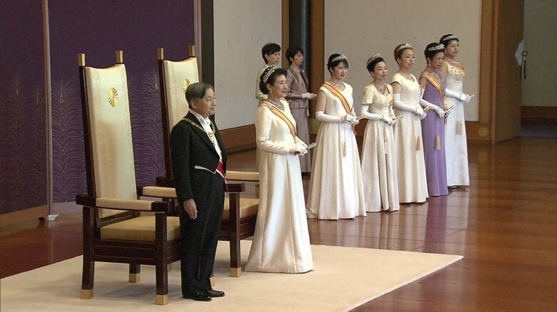 「新年祝賀の儀」で駐日大使らから挨拶を受けられる天皇皇后両陛下