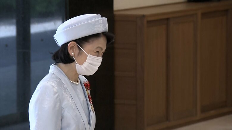 全国赤十字大会の会場に到着された紀子さま　5月15日