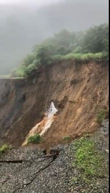 （ツイッターに投稿された視聴者撮影映像より）