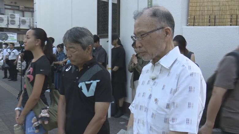 広島での平和記念式典で黙とうする在間さん