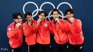 橋本大輝選手「4人がいたからこそ…」体操男子団体“金メダル”…