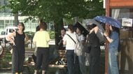 北海道で今季初の猛暑日 スーパーで涼む人は「家に帰ったら地獄」…日本茶専門店では熱いお茶より抹茶のソフトクリームが人気 普段の倍200人以上が殺到…旭山動物園は人も動物もぐったり