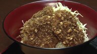 福島に新名物が誕生！ 温泉街のクラフト飲料に「ピーナッツソースかつ丼」　話題のグルメのお味は？