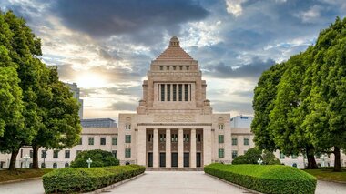 官僚の残業にかかる費用は年間102億円 国会という「モンスター」が官僚を苦しめている
