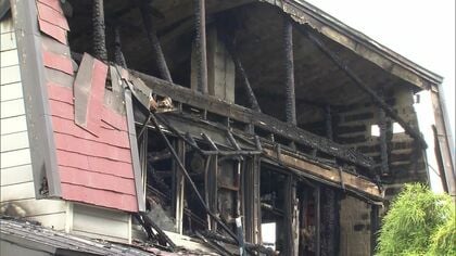【住宅全焼…焼け跡の1階から男性1人の遺体】住人か―火元の家は70代の兄弟2人暮らし＿1人は外出中で無事〈警察が身元の確認急ぐ〉北海道長沼町