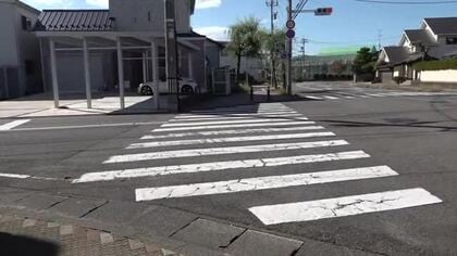 【速報】坂井市春江でひき逃げ事件　オレンジ色の軽自動車が逃走中　歩行者の80代女性が骨盤骨折の重傷