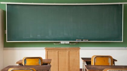 “性行為”についての教育NGなのに、「13歳での性的自由」ってどういうこと！？