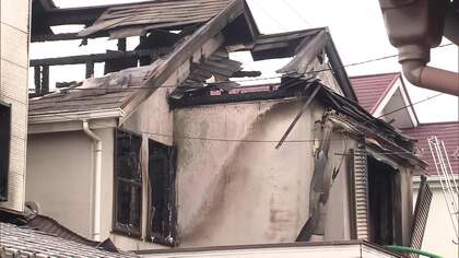 住宅で火事、2階部分から1人の遺体　住人の60代夫婦と連絡取れず…2人逃げ遅れたか　千葉・船橋市