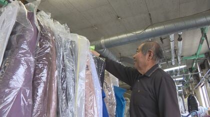 原油価格が急騰　“不安の声”衣替えで繁忙期を迎えるクリーニング店　ボイラーには大量の灯油、溶剤、ハンガー、包装用のビニール…「一日でも早い収束を」