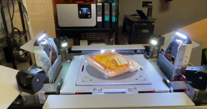 コンビニのパンもライトアップ