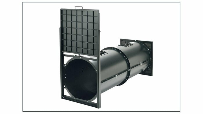 ツキノワグマを対象にした捕獲器。扉が閉まった後は中が暗くなりクマがおとなしくなる（写真提供：栄工業）