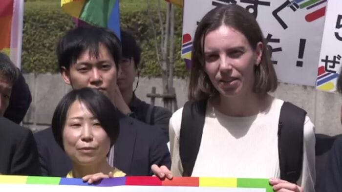 高裁の「違憲」判断を受けた原告カップル