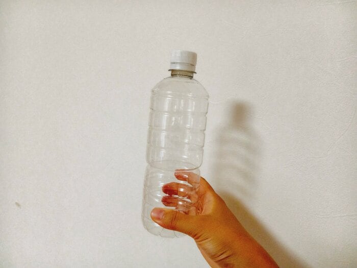 ペットボトルはお金をかけずに手に入れられ、汎用性が高い