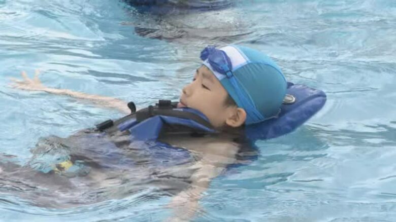 水に親しむシーズンを前に高松市の小学校で水難事故防止教室　ライフジャケットの使い方学ぶ【香川】｜FNNプライムオンライン