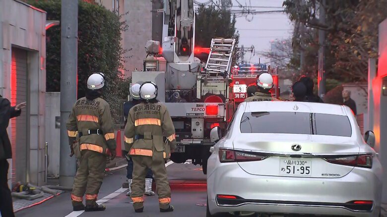 【速報】東京・自由が丘で電柱が燃え約2600軒が停電に「ボンと音がした」信号機も消える｜FNNプライムオンライン