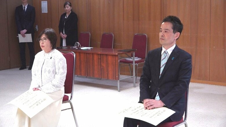 「一票に託された思いかみしめ尽力を」衆院選小選挙区で当選の稲田朋美氏、斉木武志氏に当選証書　福井｜FNNプライムオンライン