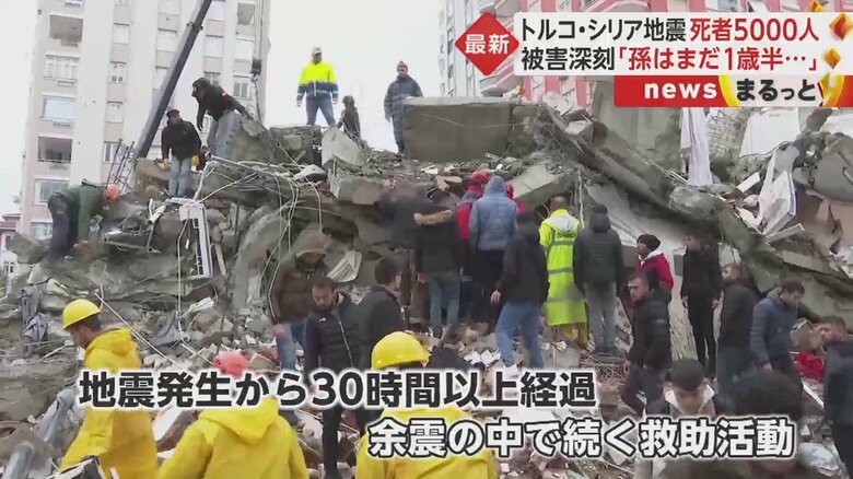 余震野中で救助活動が続く(トルコ・アダナ)