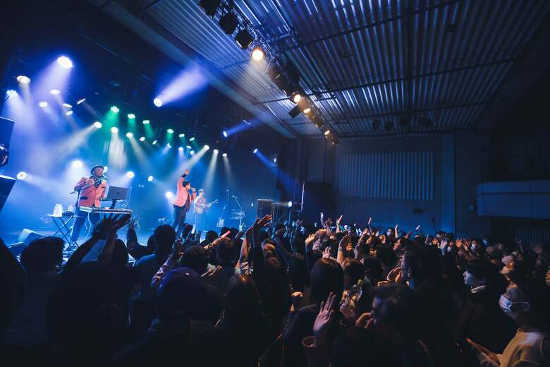 熱気に包まれたライブ会場①　提供トリプルワン