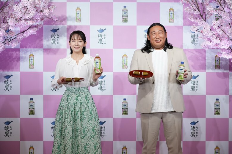 日本コカ・コーラ「綾鷹 桜デザインボトル」発売記念PRイベント