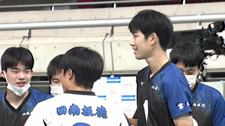 高校時代に身長が伸び2メートルに到達