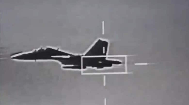 台湾空軍機が撮影した中国軍のJ-16戦闘爆撃機（5月24日・軍聞社公式Xより）