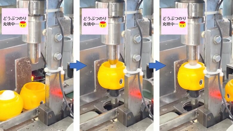 黄色の容器に白いクリームみたいなのりが次々と注入される