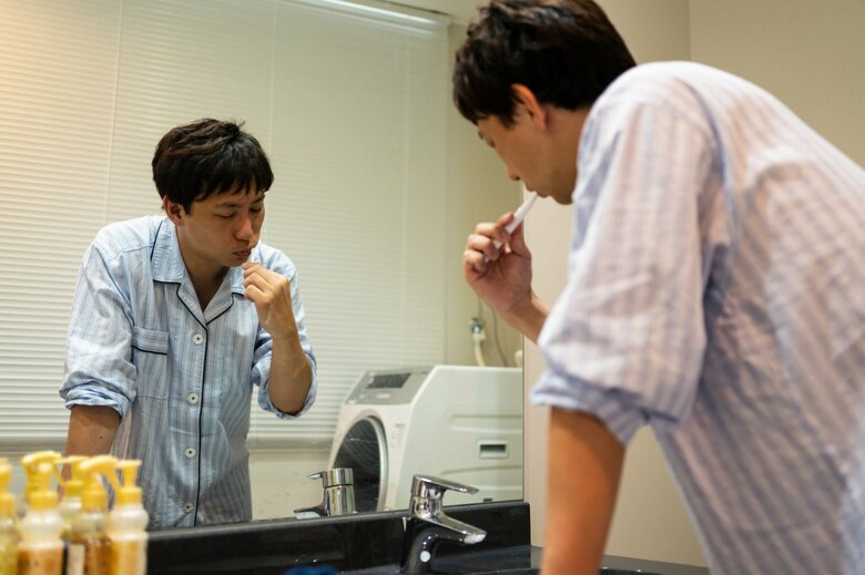 就寝前に「しっかりとした歯磨き」をするべき理由は…