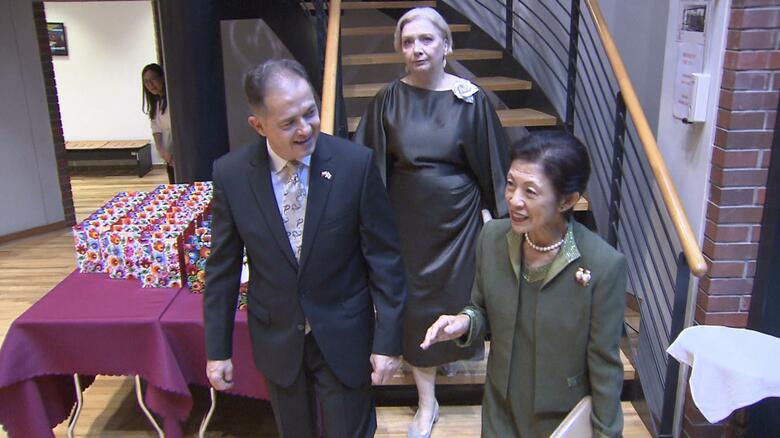 会場に到着された久子さま