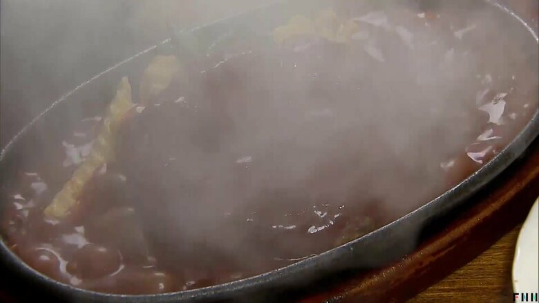 「キッチン谷沢」のデミグラスソースがたっぷりかかった手ごねハンバーグと光り輝くご飯（東京・西早稲田）⑤