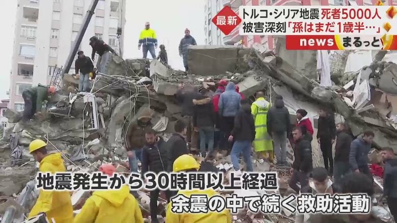余震野中で救助活動が続く（トルコ・アダナ）