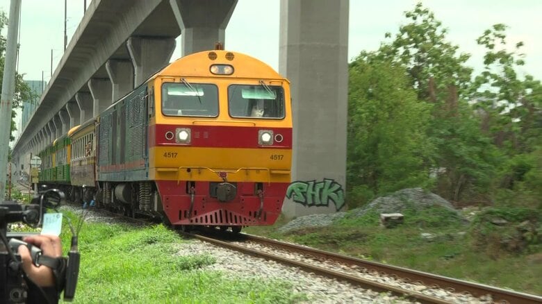 接触事故があった線路　事故後も列車が警笛を鳴らしながら通行していた