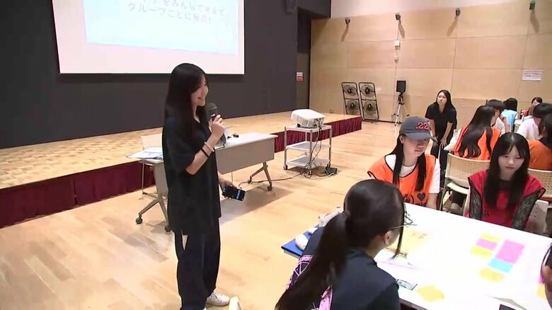 研究会と大学生がディスカッション