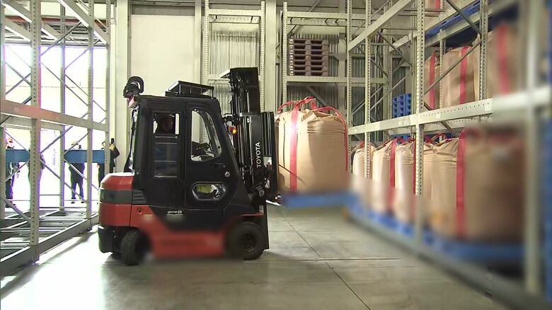 北海道の倉庫に運びこまれた「備蓄米」