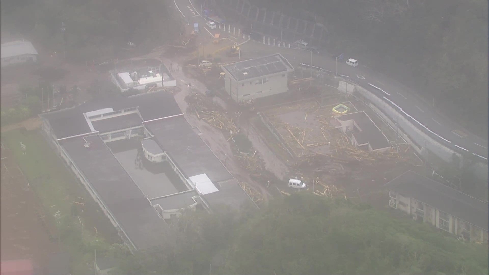 【速報】八丈島へ自衛隊の給水車など輸送と中谷防衛相…台風22号で停電や断水など被害多発　東京都が災害派遣要請　　