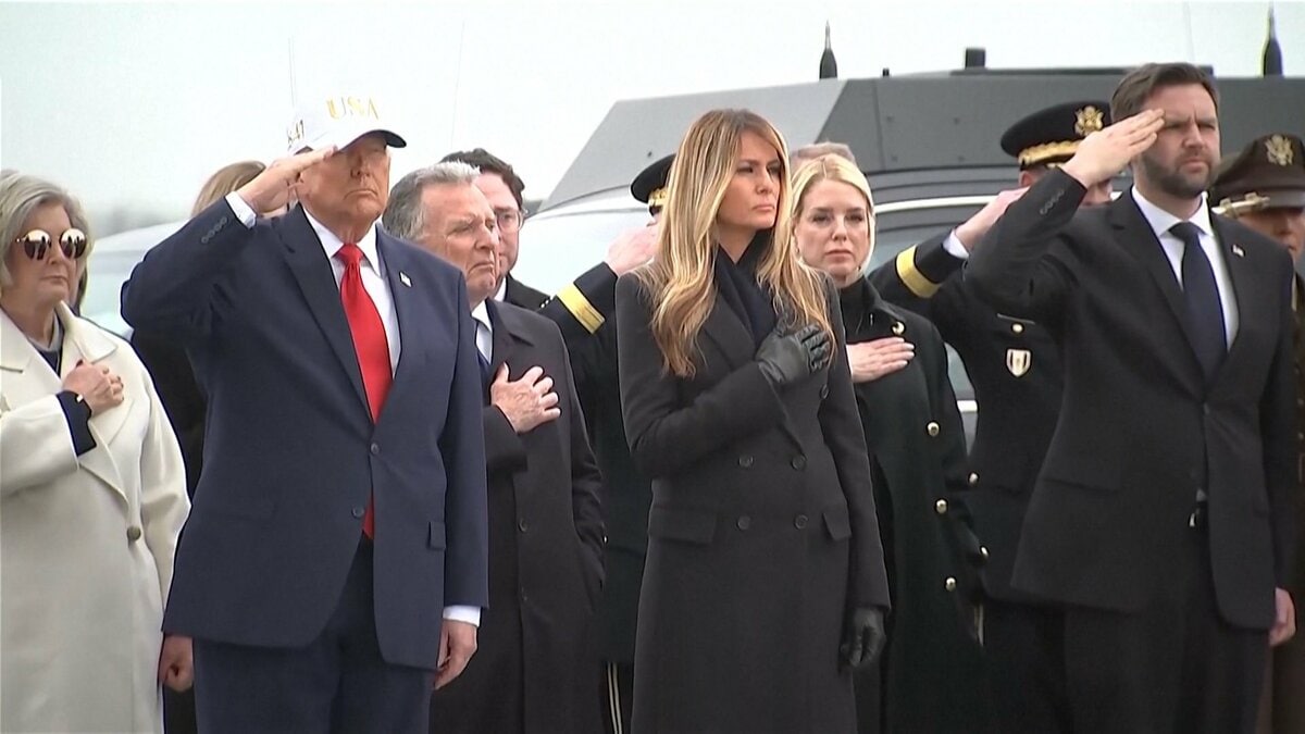 イラン軍事攻撃めぐりトランプ大統領と“反介入主義”のバンス副大統領の