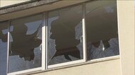 【独自】モップや消火器で窓ガラス十数枚割った疑い　少年ら4人…