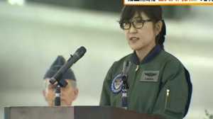 稲田防衛相 日英共同訓練が行われている三沢基地視察