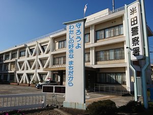 子供3人乗る車で…万引きし窓から警備員に掴まれた状態で50m程走行 振り切りケガさせ逃走か 男女逮捕