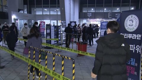 韓国「第3波」で制限強化 試験シーズン前に