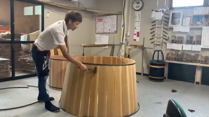 「タガ」を金槌で叩く