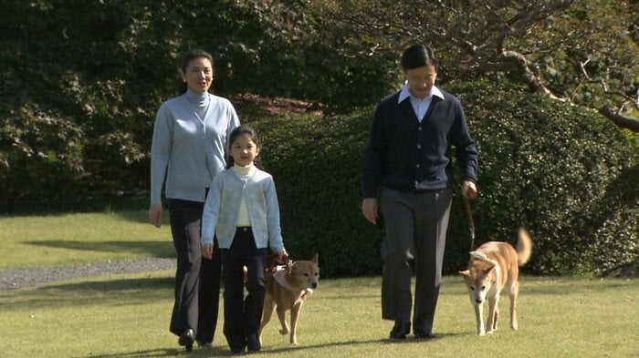 愛犬「ピッピ」と「まり」と一緒に散策されるご一家