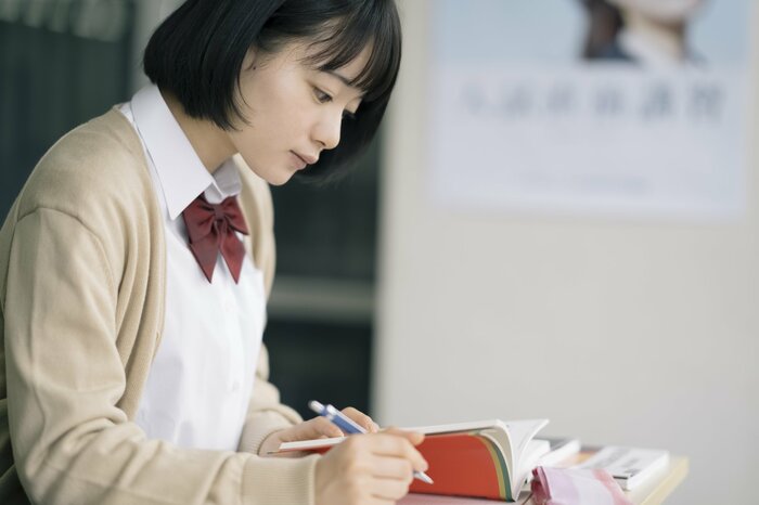 退学届の提出や進路を自分で決められるが…(image)