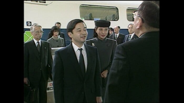 平成8(1996)年1月17日　JR新神戸駅に到着された皇太子ご夫妻