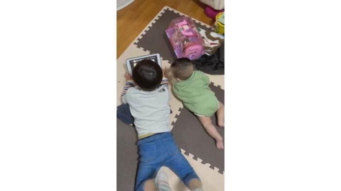 お兄ちゃんがやっていることが気になる康至くん