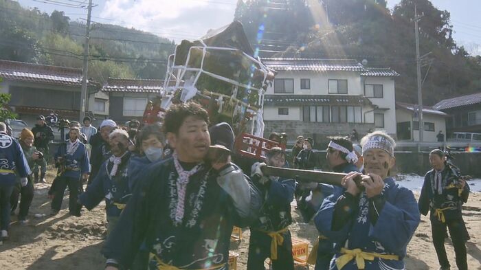 神輿が街に活気をもたらす役割も