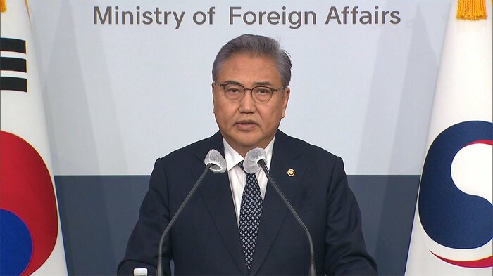 元徴用工問題で、日本企業の賠償支払いを韓国側が肩代わりする解決策を発表した韓国・朴振外相(6日)