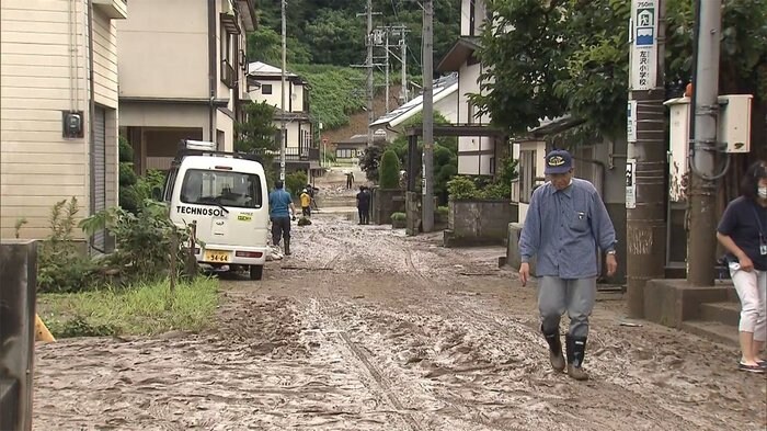 山形 最上川氾濫から一夜 「なす術なく...」孤立状態も